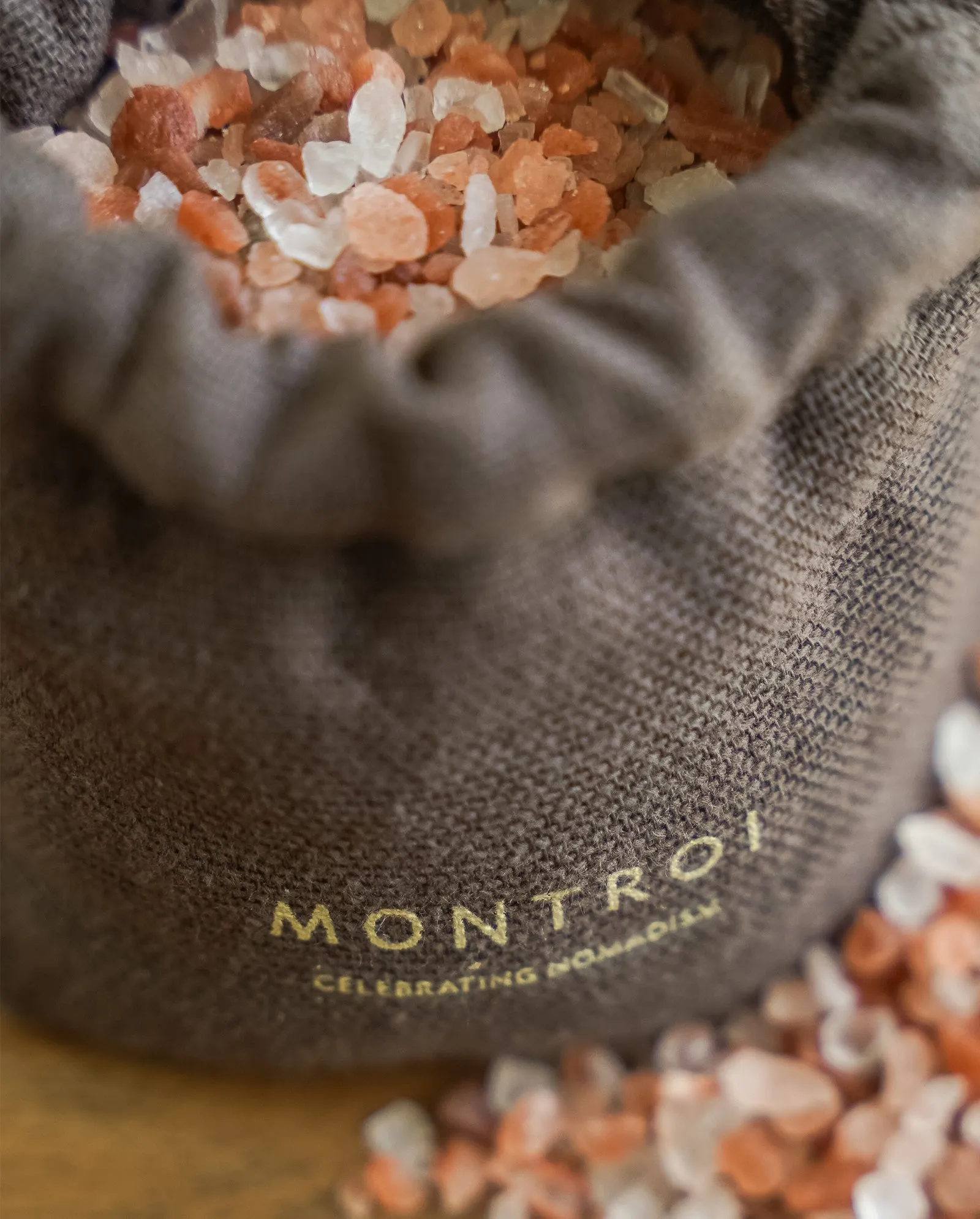 MONTROI / ONE & ONLY HIMALAYN BATH SALT WITH COTTON POUCH & BOX 200 GMS